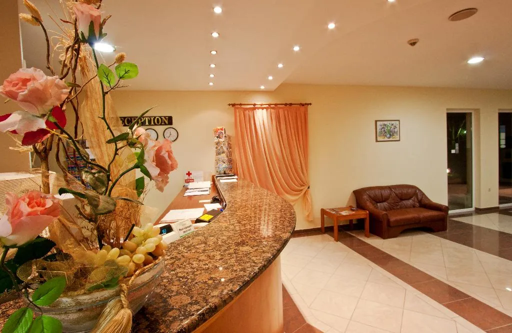Lobby, Ljuljak, Varna
