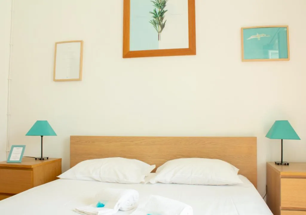 DOUBLE WITH SHARED BATHROOM Room, Well’Come! to The Backyard House, Algarve