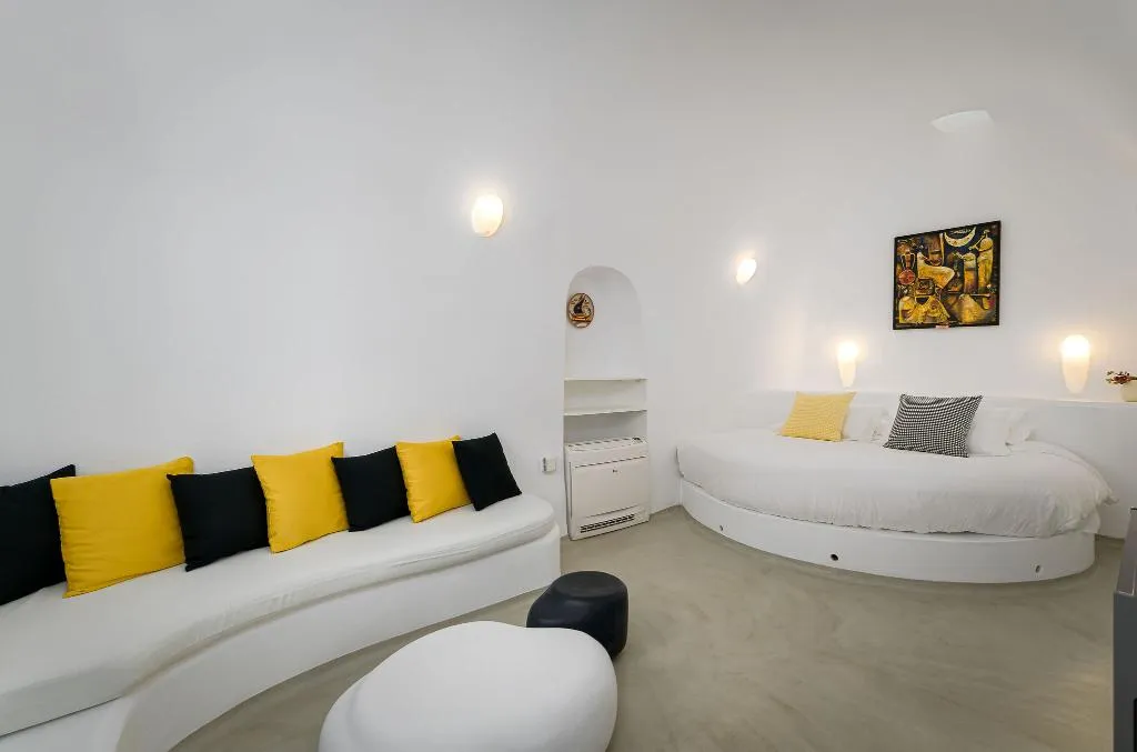 QUADRUPLE WITH JACUZZI Room, Trieris Villas & Suites, Santorini