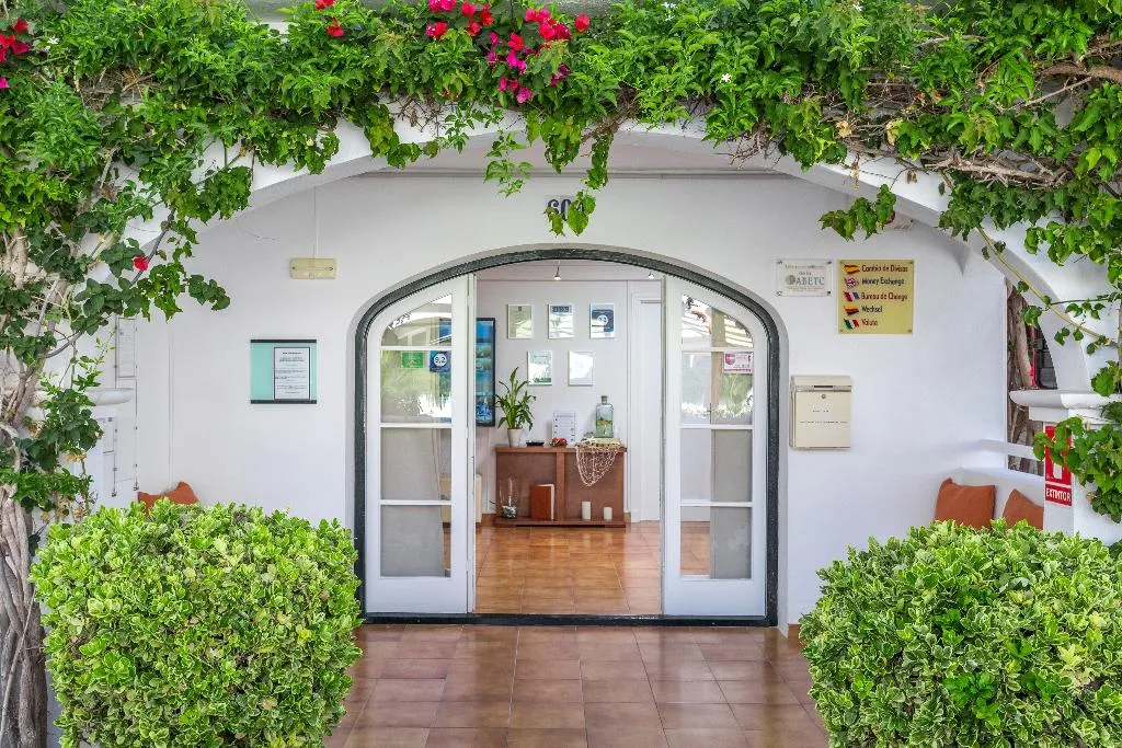 Lobby, White Sands Beach Club, Menorca