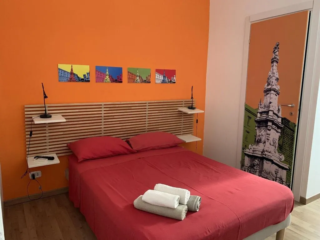 Room, B&B Tarumbò, Naples