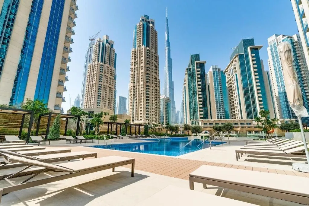 Pool, Vida Residences Downtown, Dubai