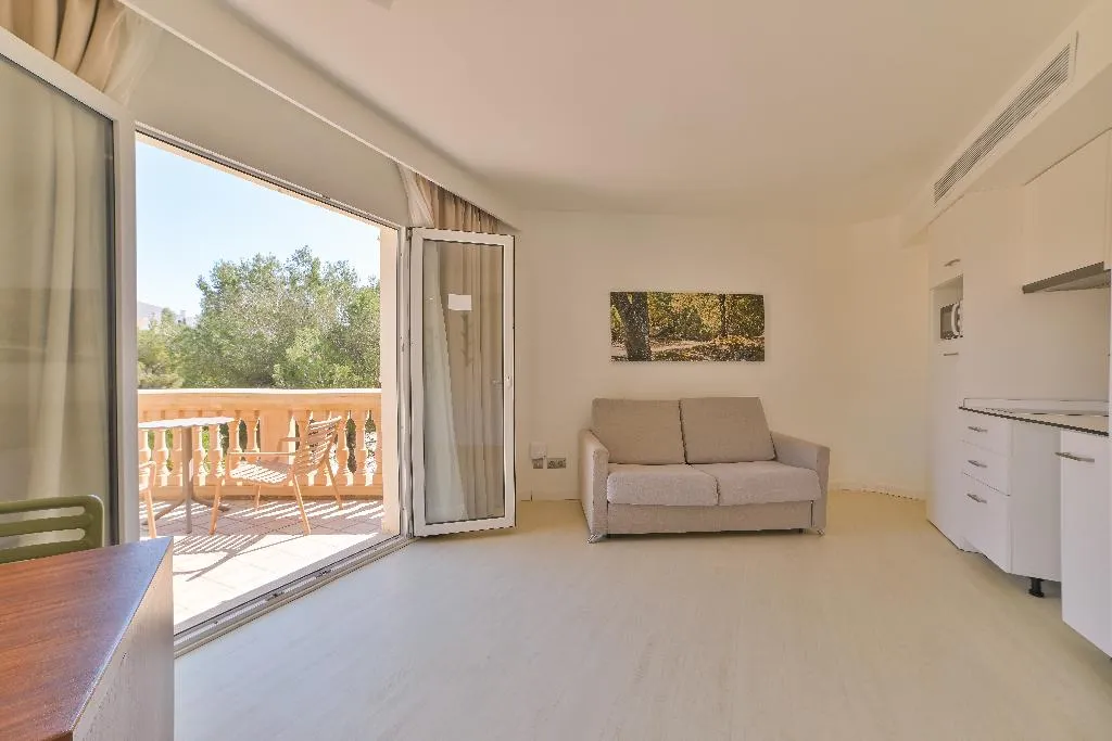 STUDIO BEACH FRONT Room, Azul Playa Apartments, Majorca