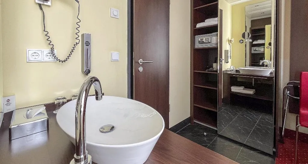 SINGLE STANDARD Room, PLAZA Premium Berlin Kurfürstendamm, Berlin