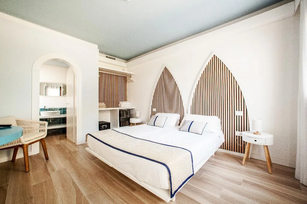 FAMILY ROOM TWO BEDROOMS TWO BATHROOMS Room, New Barcavela Hotel, Cagliari