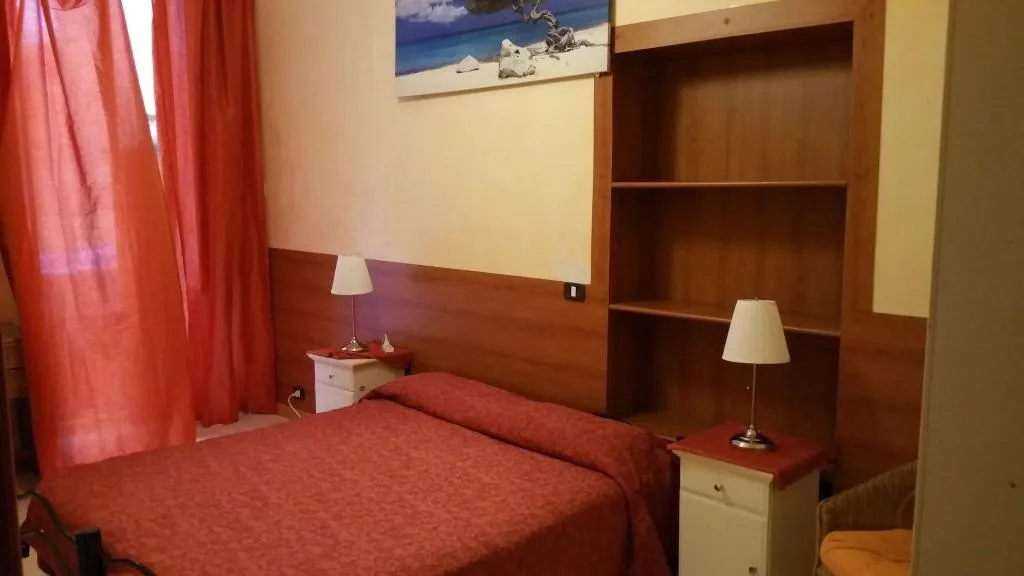 Room, Roma Termini 89, Naples