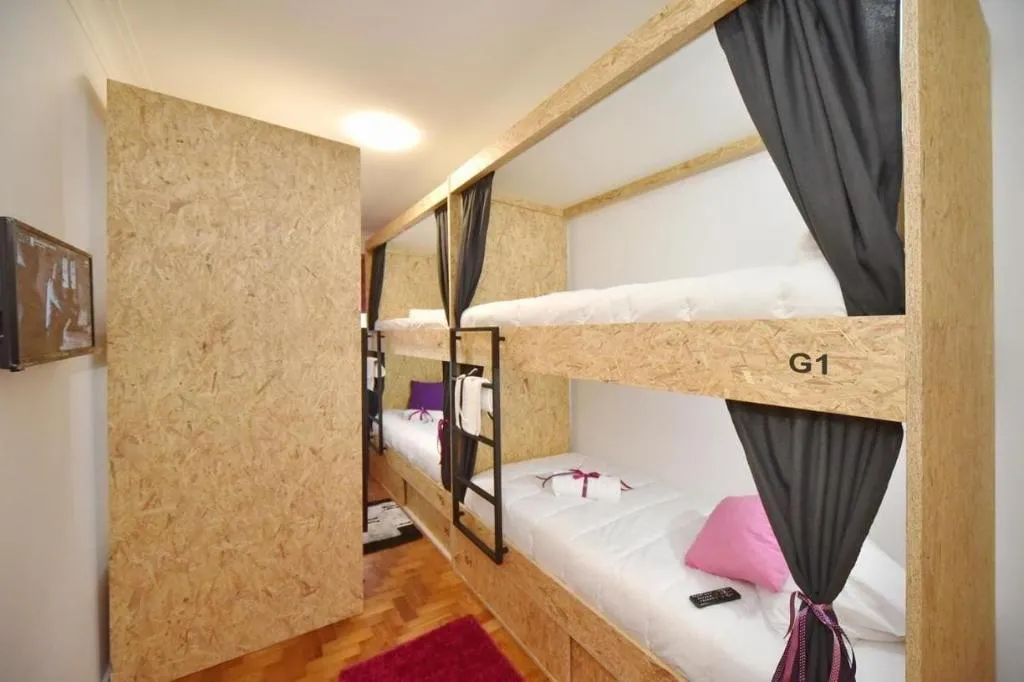 Room, Tuk Tuk Hostel, Lisbon