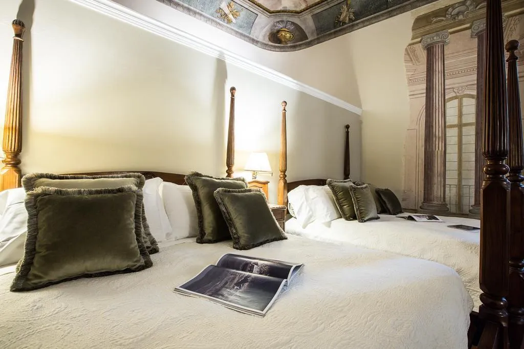 Room, Burchianti, Florence