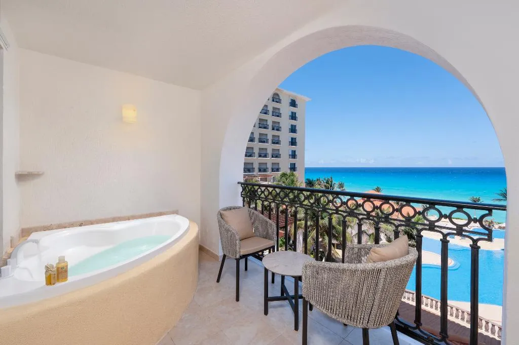 DOUBLE DELUXE WITH JACUZZI Room, GR Solaris Cancun All Inclusive, Cancun Area