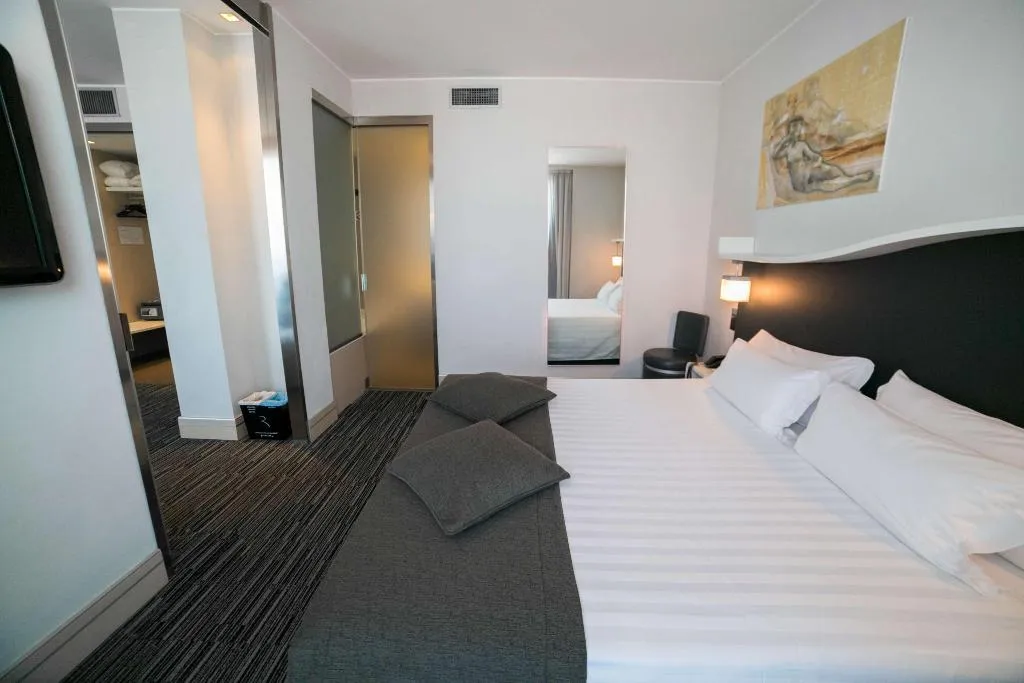 JUNIOR SUITE KING SIZE BED Room, Best Western Premier Hotel Royal Santina, Rome