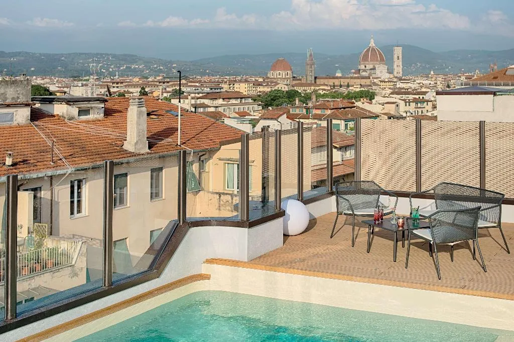Pool, NH Firenze, Florence