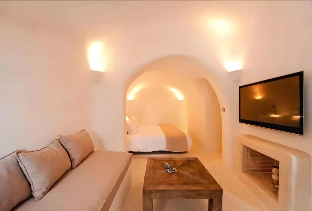SUITE WITH JACUZZI WITH VIEWS Room, Kapari Natural Resort - member of Unique Lodges Na, Santorini