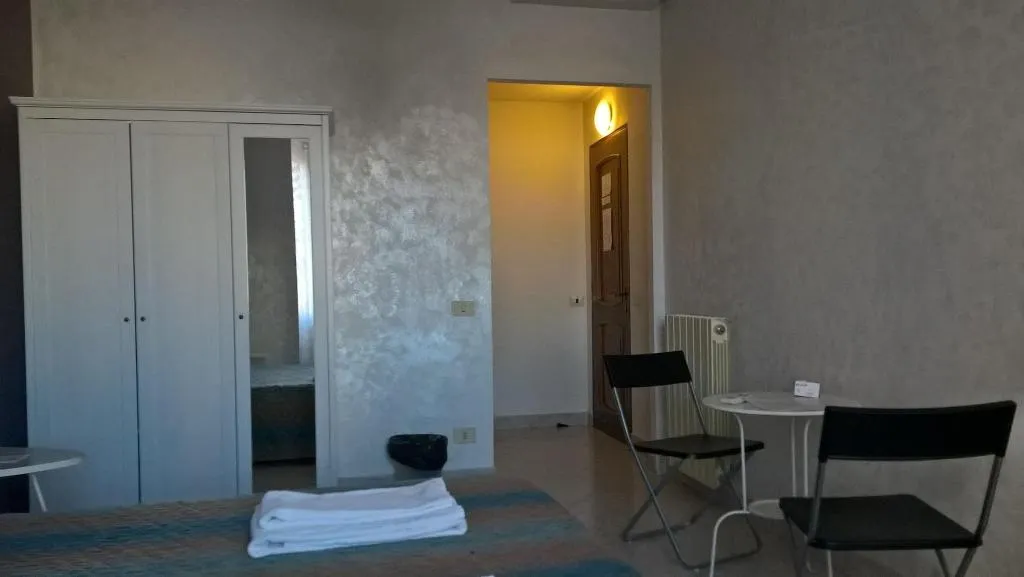 Room, Gigi Holiday Rooms, Naples