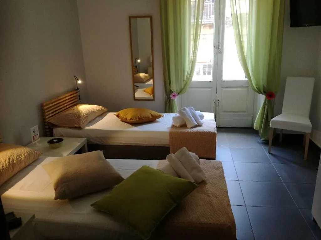 Room, Four Rooms, Catania