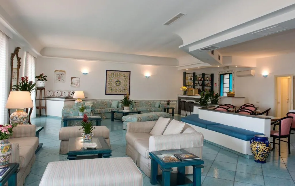 Lobby, Aurora, Naples