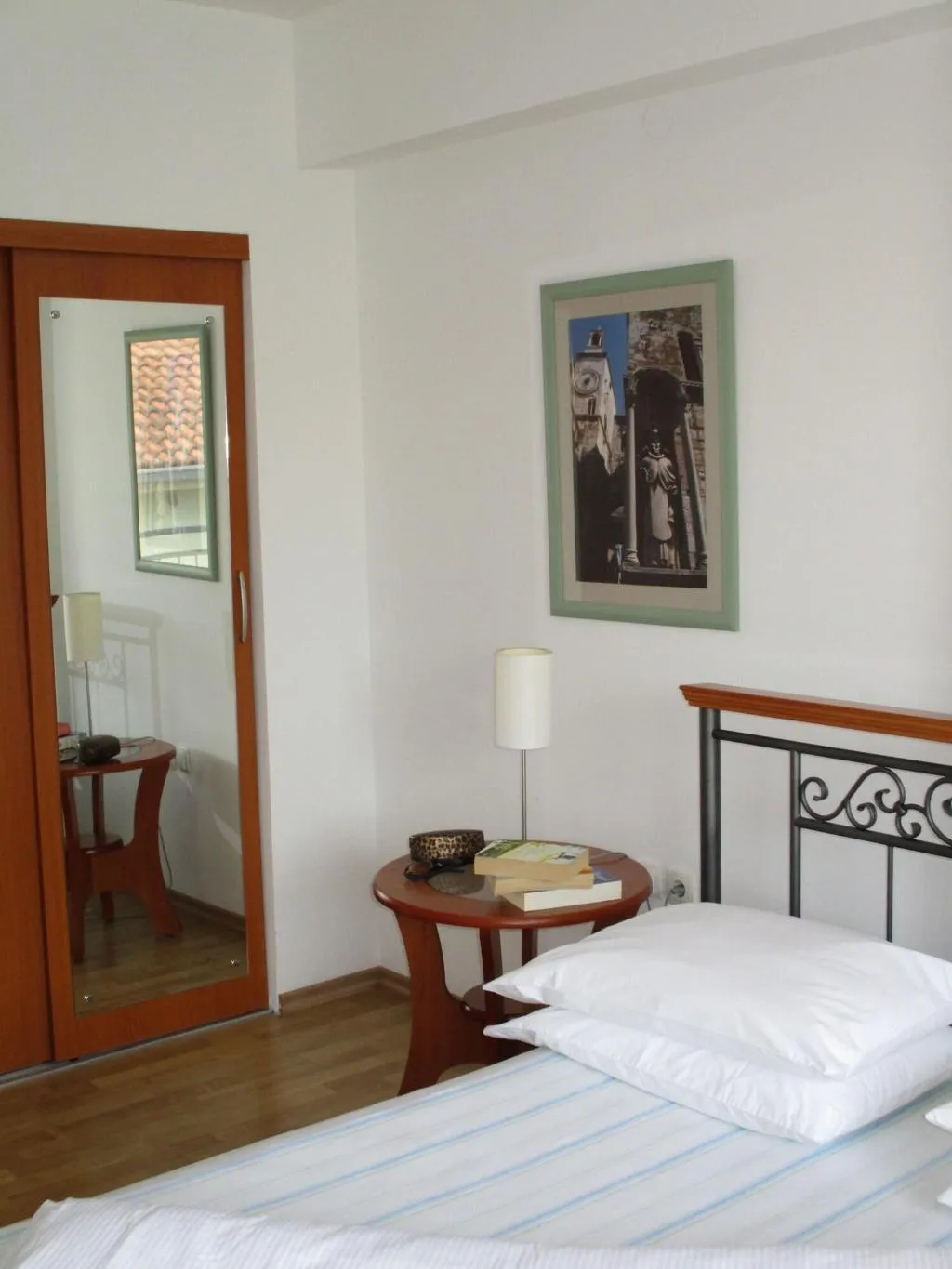 Room, Pink Inn, Split