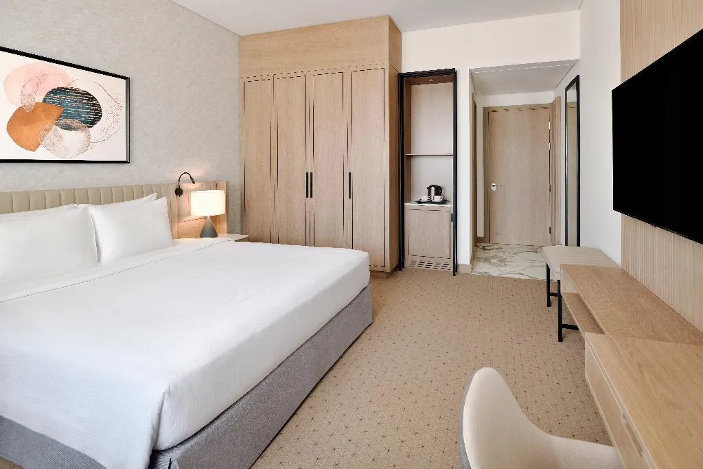 DOUBLE KING SIZE BED Room, Crowne Plaza Jumeirah, Dubai