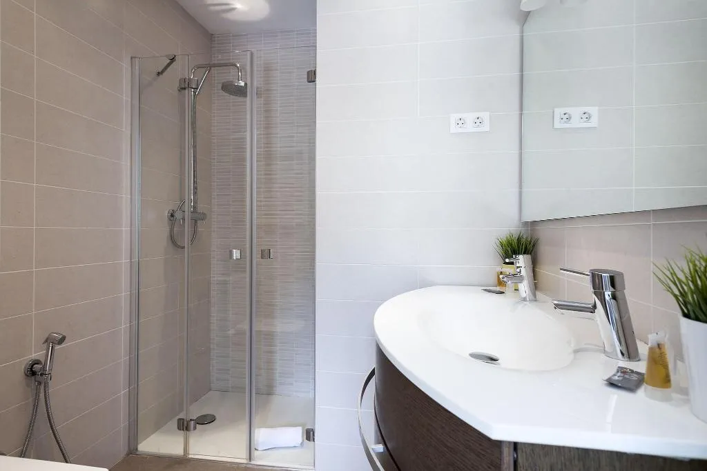APARTMENT THREE BEDROOMS Room, Laumon, Barcelona