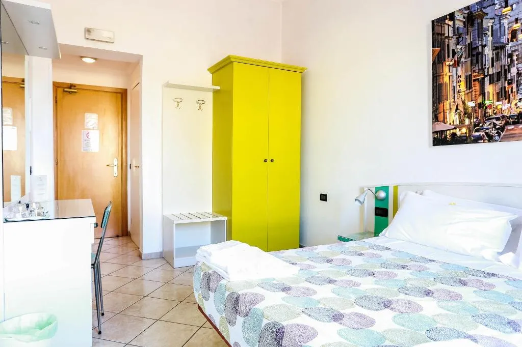 Room, The Beehive, Naples