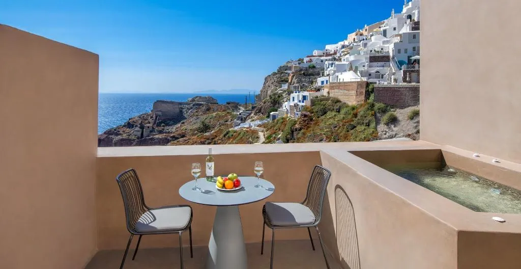 SUITE WITH JACUZZI Room, Old Castle Oia by Mr and Mrs White, Santorini