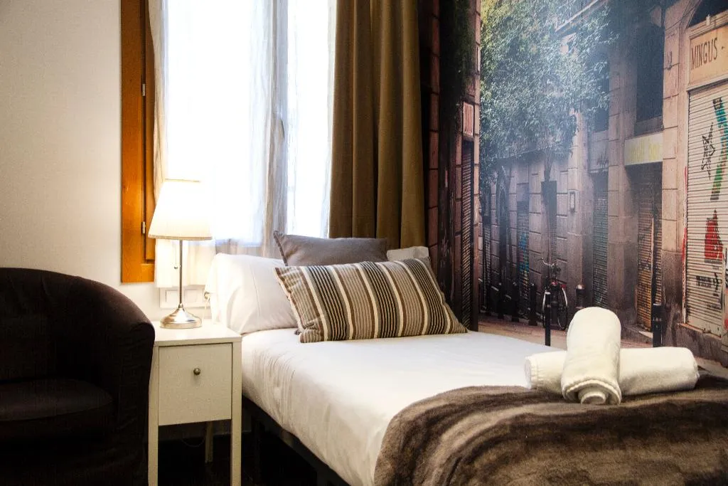 APARTMENT CAPACITY 5 TWO BEDROOMS Room, Dailyflats Raval, Barcelona