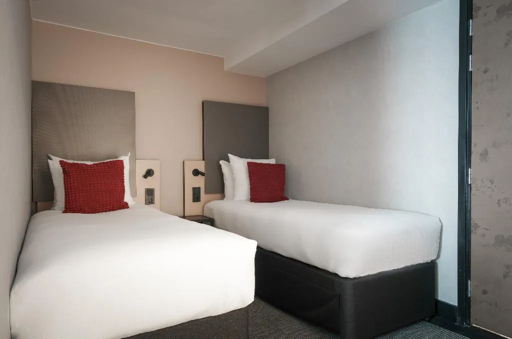 TWIN basement Room, Krisotel, Amsterdam