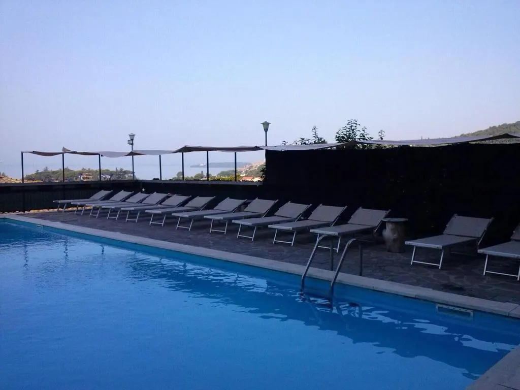 Pool, Cavalieri, Perugia