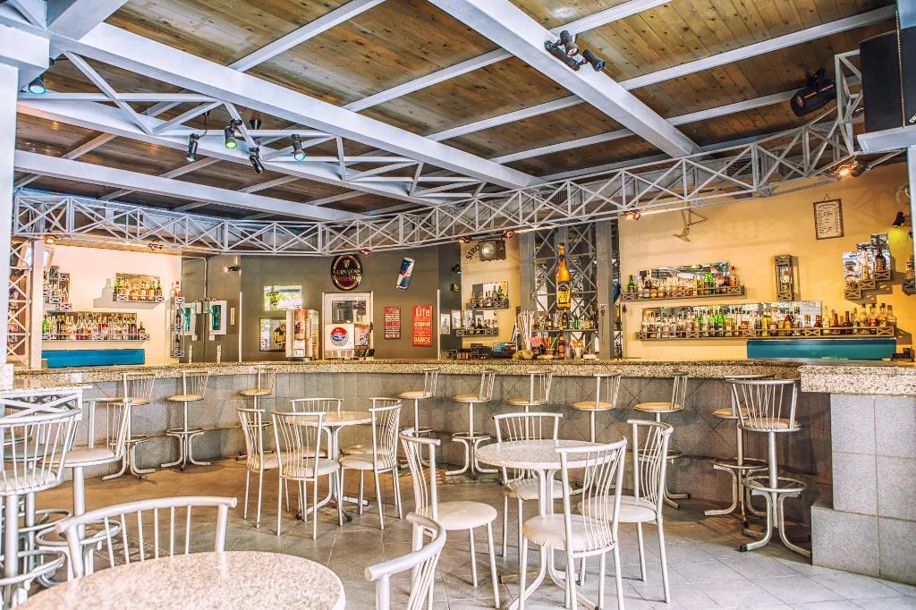 Bar, Roxani, Crete
