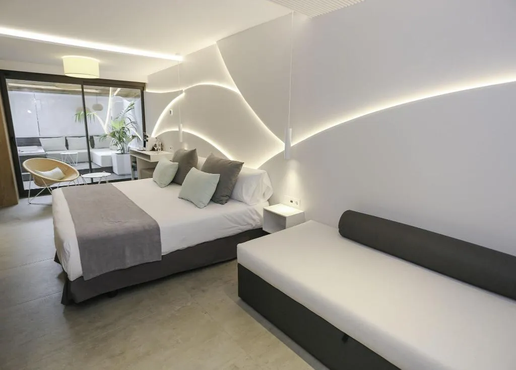 DOUBLE DELUXE KING BED Room, Kaktus Playa, Costa Brava