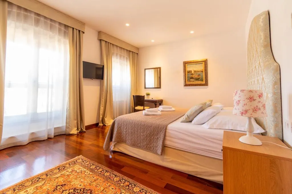 Room, B&B Heritage Villa Apolon, Split