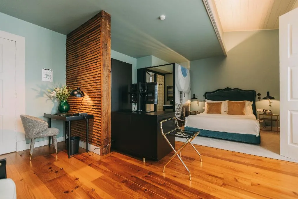 JUNIOR SUITE ONE BED Room, Torel Royal Court, Porto