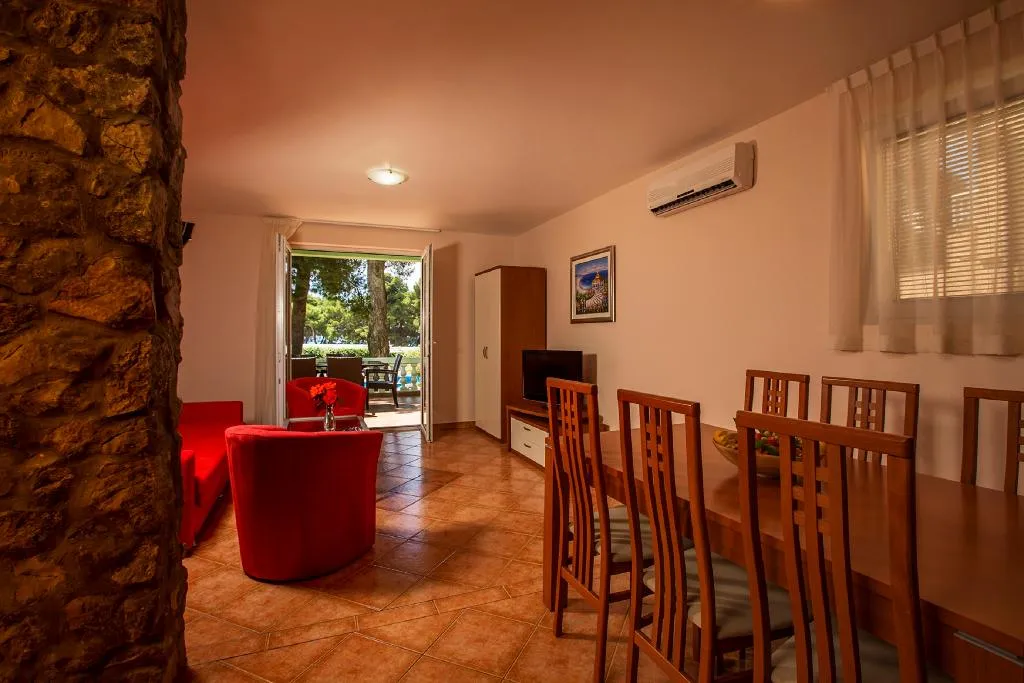 APARTMENT CAPACITY 6 Room, Matilde Beach Resort, Split