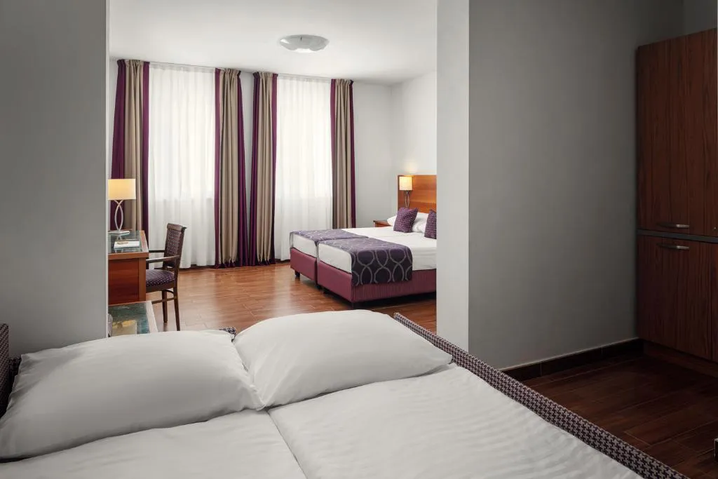 SUITE CAPACITY 4 Room, Galileo, Prague