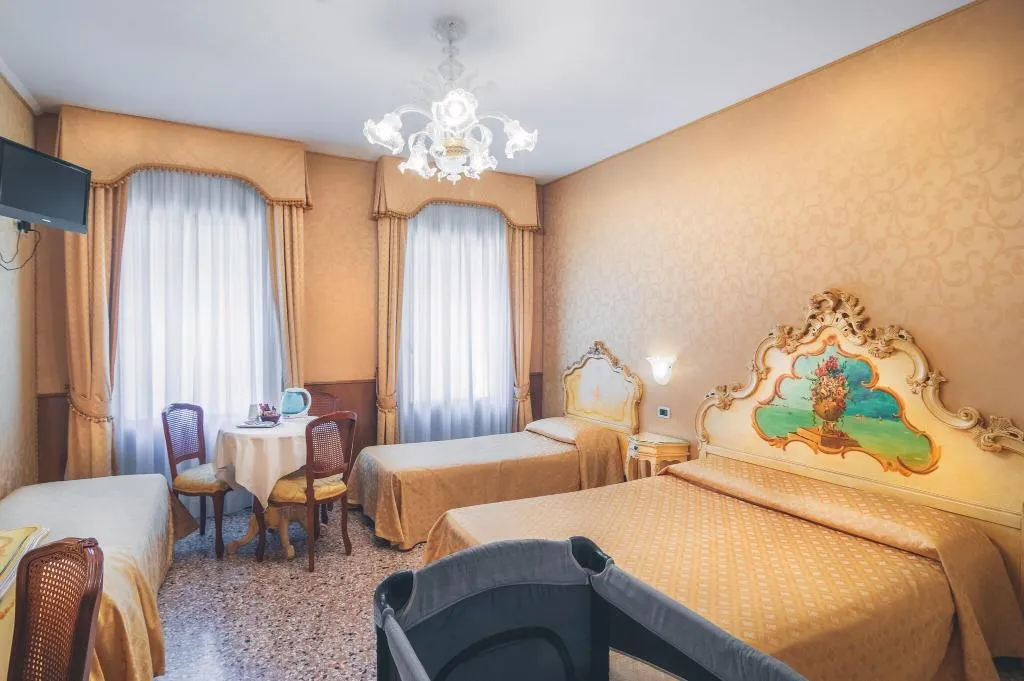 Room, Hotel Al Malcanton, Venice