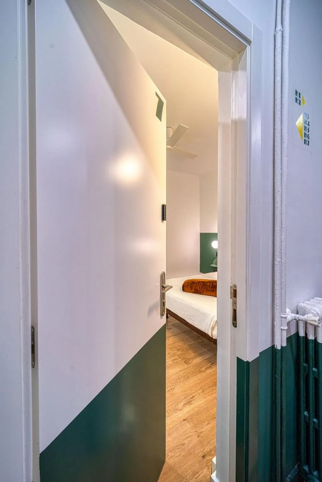 Room, Angelitomad, Madrid