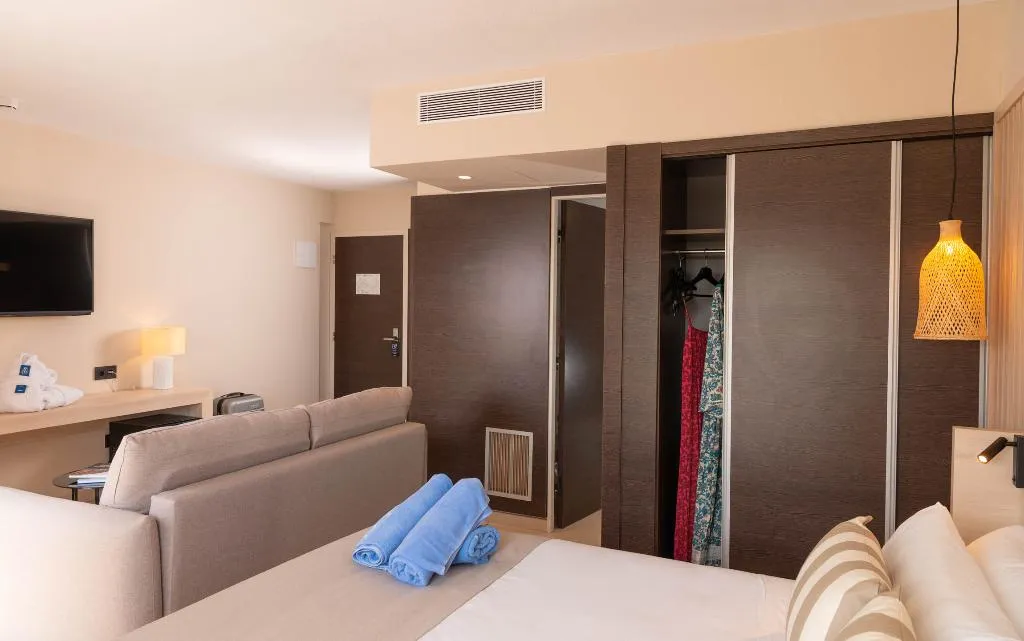 JUNIOR SUITE PREMIUM Room, AQUA Hotel The Breeze & Spa - Adults Only +18, Costa Brava