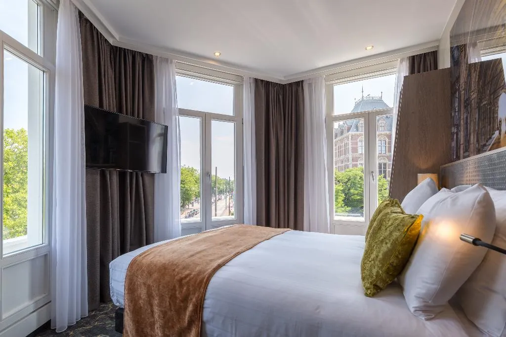 DOUBLE DELUXE Room, Leonardo Hotel Amsterdam Museum Quarter, Amsterdam
