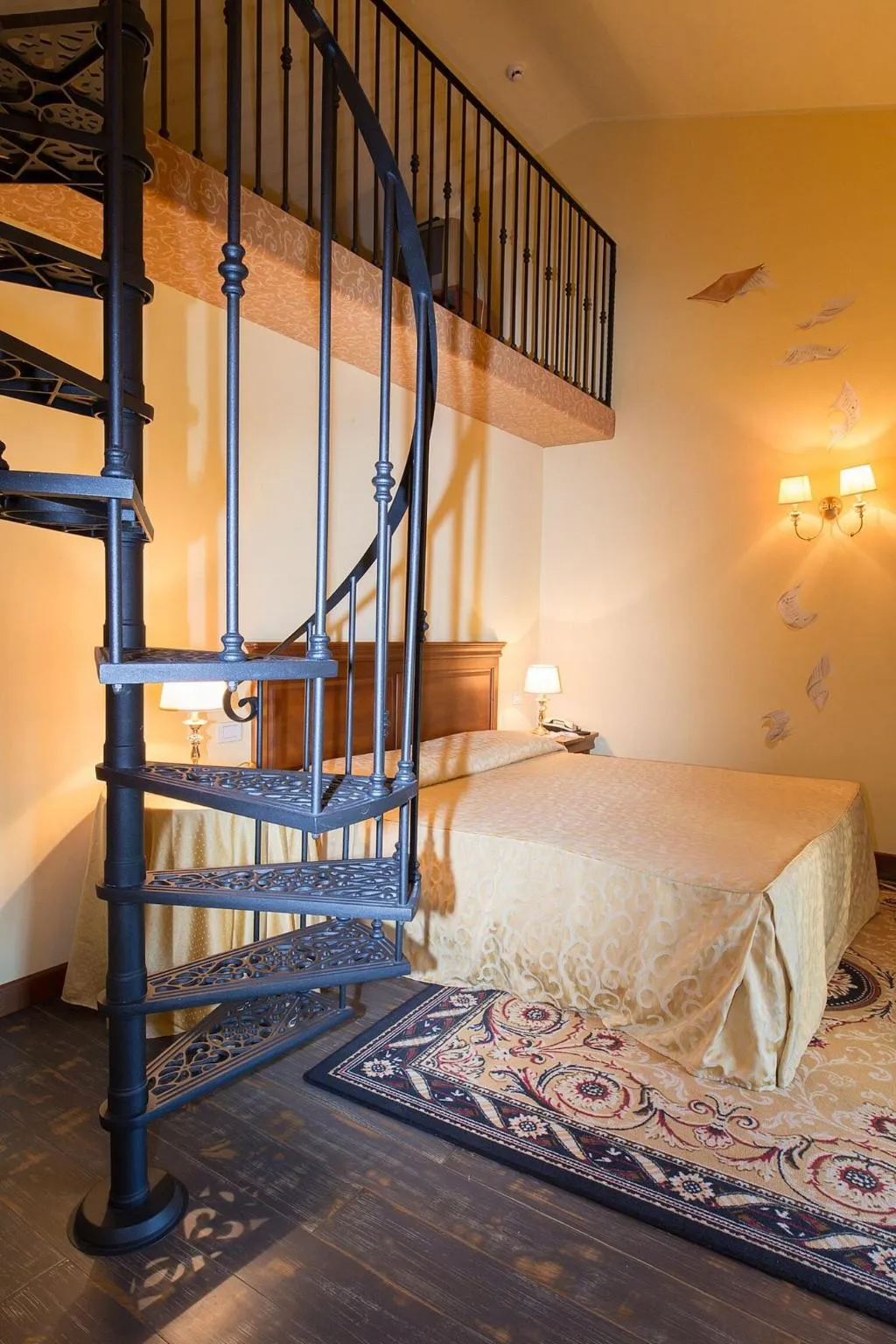 Room, Serenella, Milan