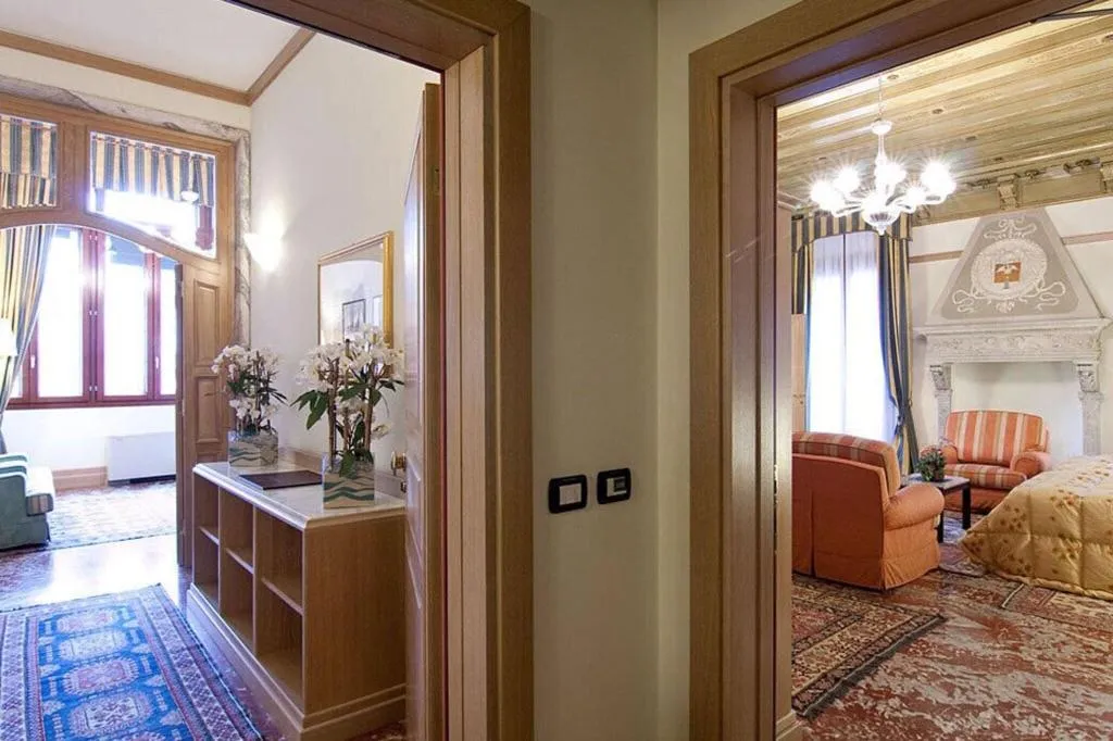 FAMILY ROOM WITH DOUBLE BED Room, Foscari Palace, Venice