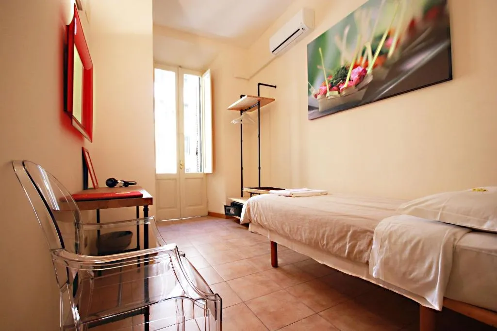 Room, The Beehive, Naples