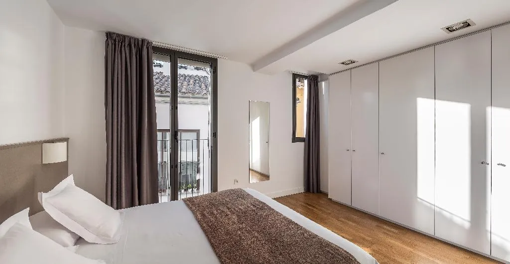 APARTMENT FOUR BEDROOMS Room, Mon Suites Catedral, Valencia