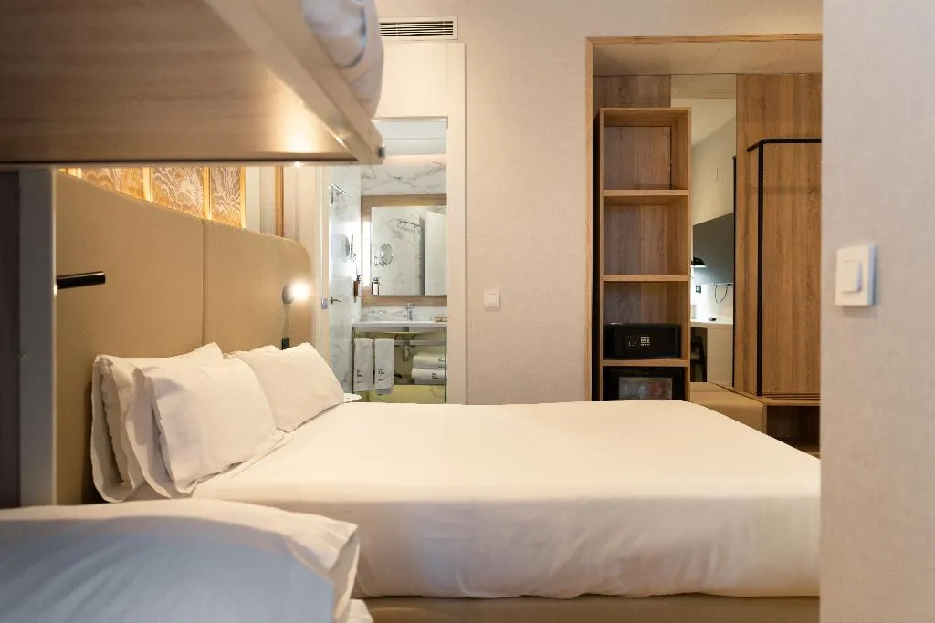 QUADRUPLE STANDARD Room, Petit Palace Chueca, Madrid