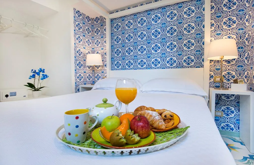 DOUBLE CLASSIC Room, Relais Correale Rooms&Garden, Naples
