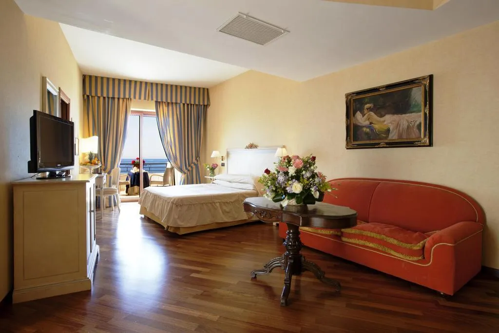 Room, Punta Campanella Resort & Spa, Naples
