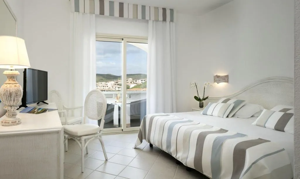 DOUBLE SUPERIOR CITY VIEW Room, Gabbiano Azzurro, Olbia