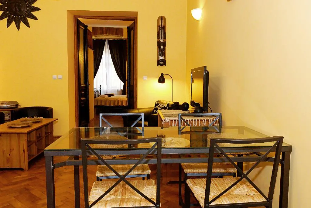 APARTMENT CAPACITY 6 TWO BEDROOMS Room, P&J Tourist Apartments, Krakow