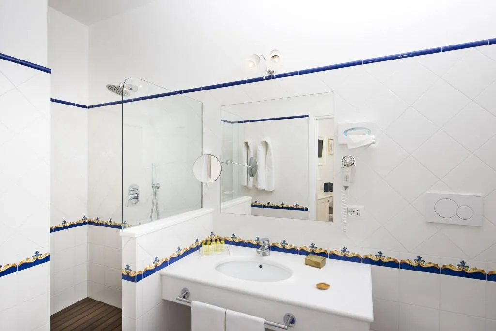 DOUBLE KING SIZE BED Room, Savoia, Naples