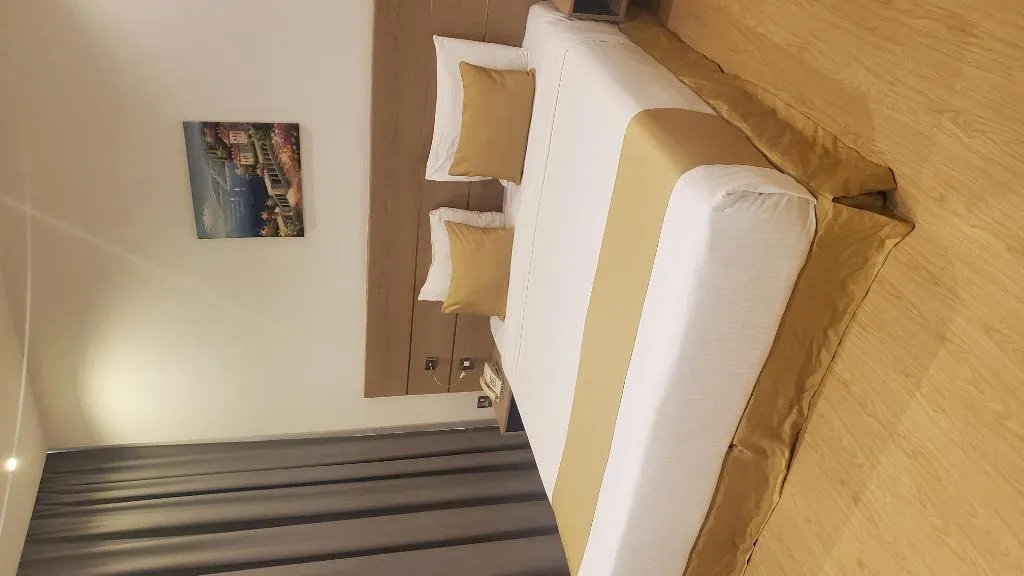 Room, Aldar Hotel, Dubai