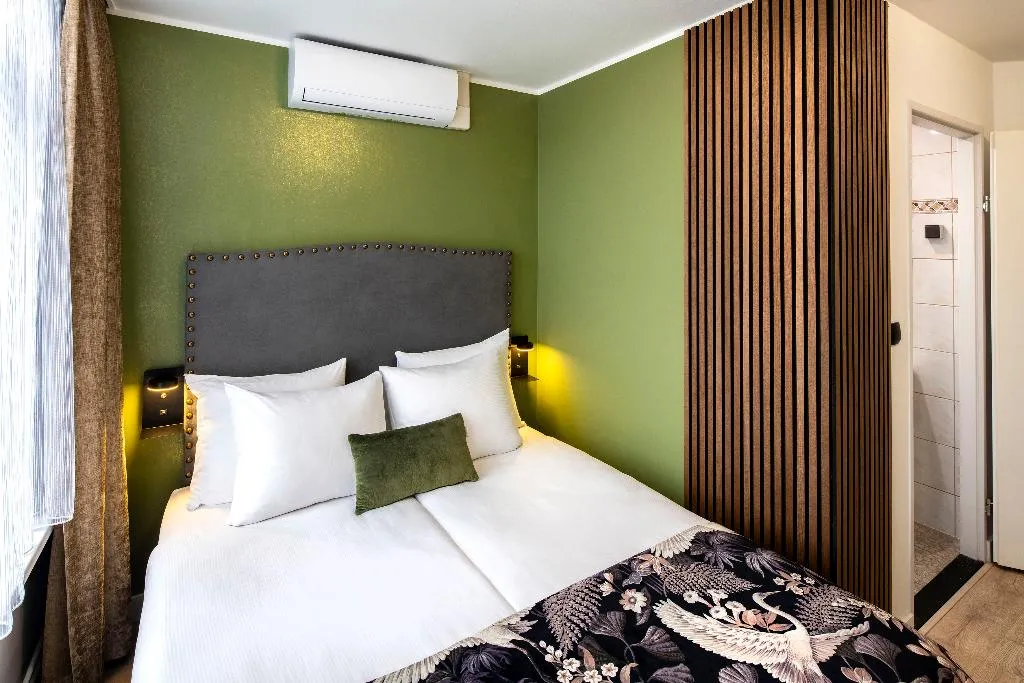 Double or Twin STANDARD Room, Hotel Jupiter, Amsterdam
