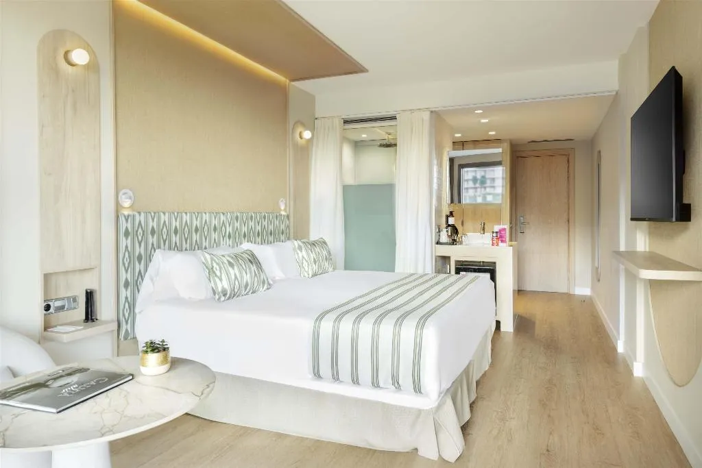 Room SUPERIOR WITH TERRACE Room, Barcelo Illetas Albatros, Majorca
